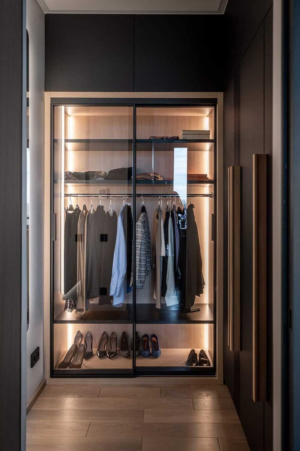 Contemporary Walk-in Wardrobe with Vinyl Flooring and Mirror