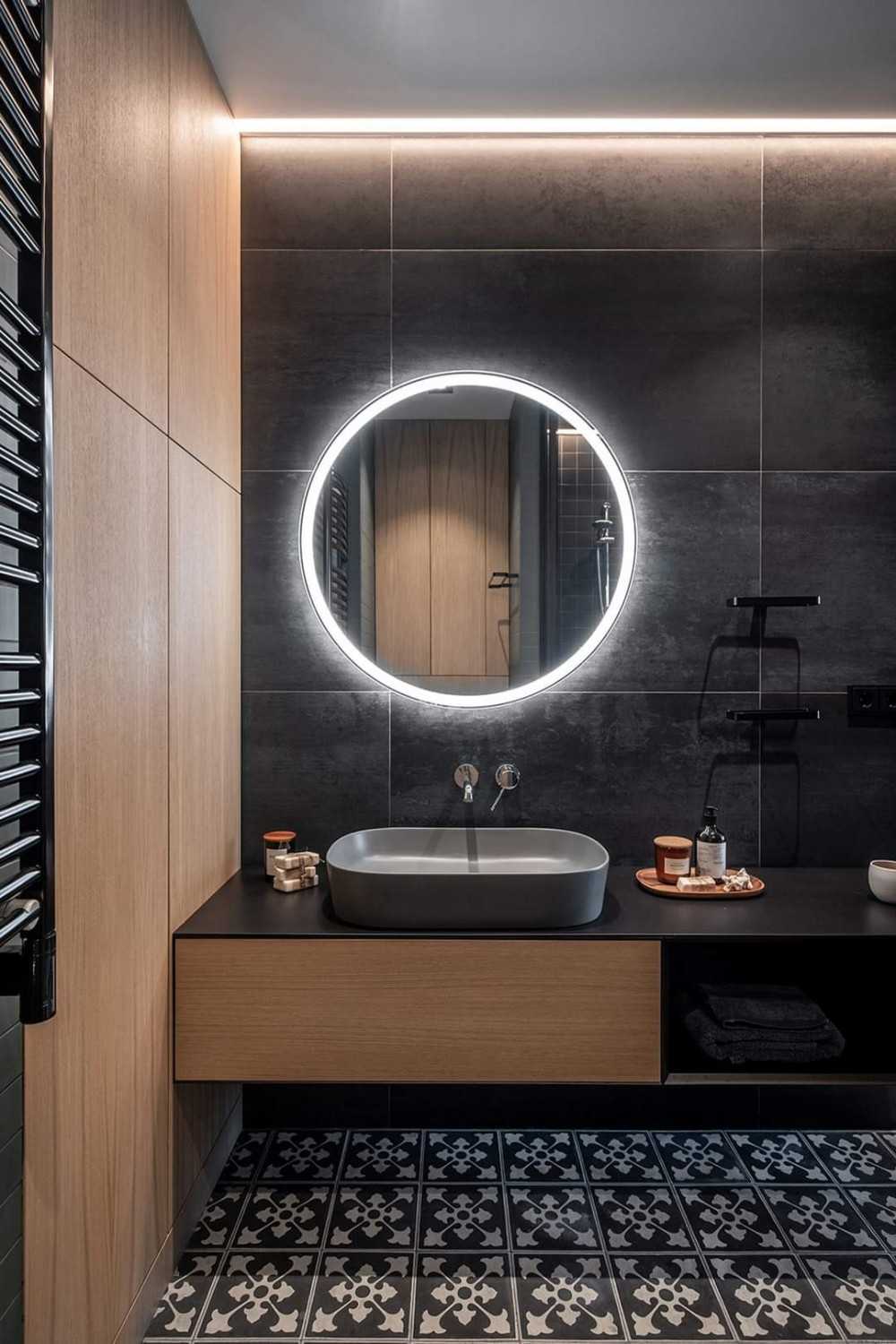 Contemporary Bathroom with Homogeneous Tiles and Mirror