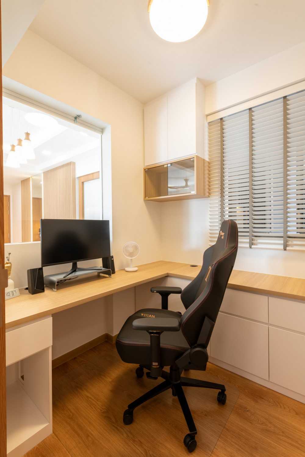 Contemporary Study with Wall Shelves and Computer