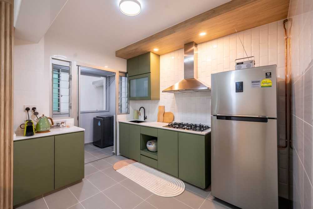 Modern Kitchen with Kitchen Window and Kitchen Backsplash
