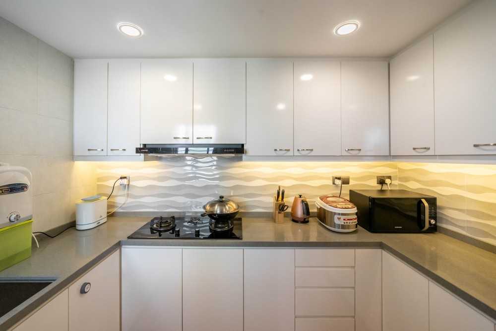 Modern Kitchen with Countertop and Open Kitchen
