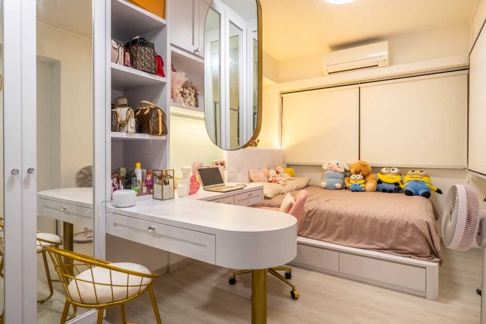 Modern Bedroom with Platform Bed and Built-in Bed