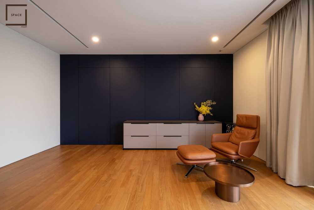 Contemporary Gaming Room with Sofa and Sectional Sofas