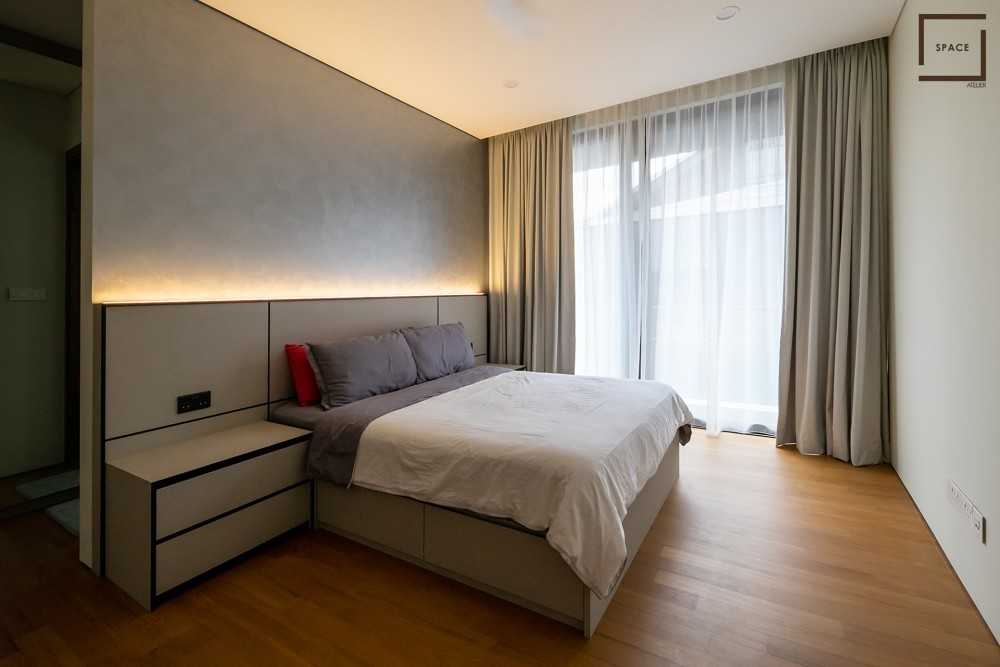 Contemporary Bedroom with Vinyl Flooring and Wardrobe