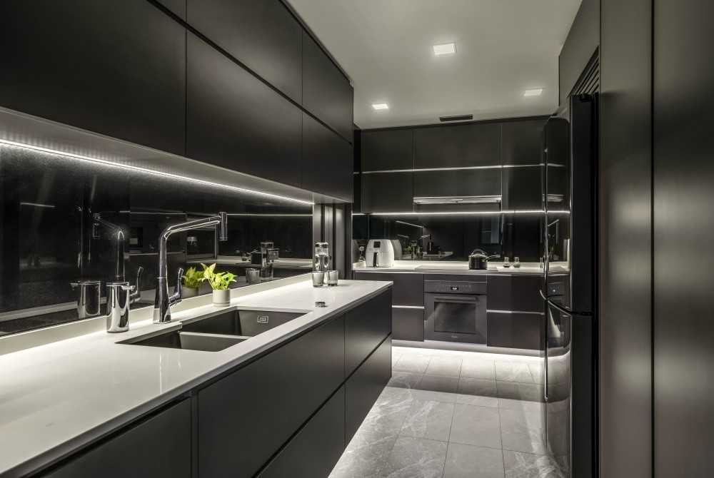 Modern Kitchen with Kitchen Tap and Oven