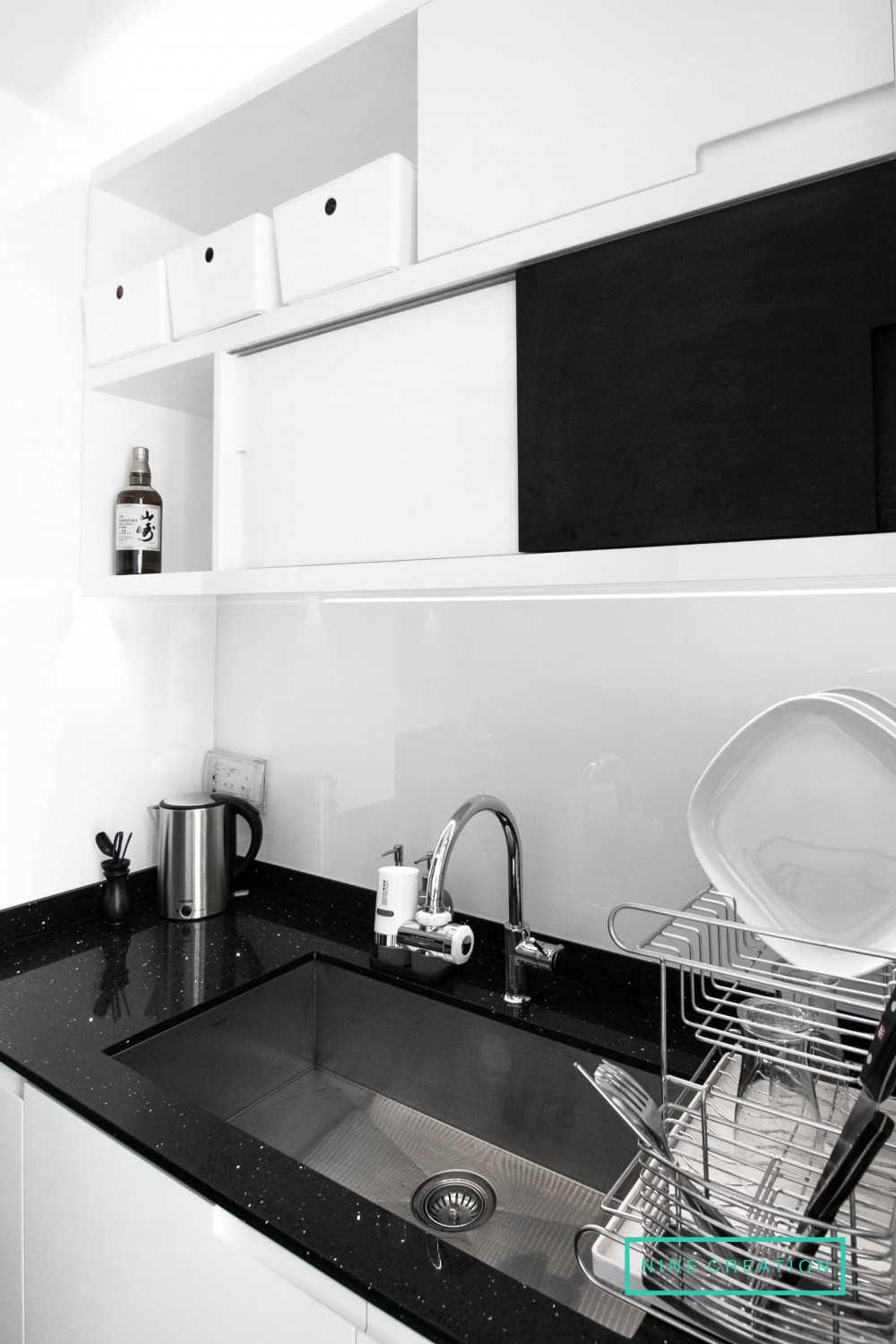 Modern Kitchen with Cement Floor and Marble Floor