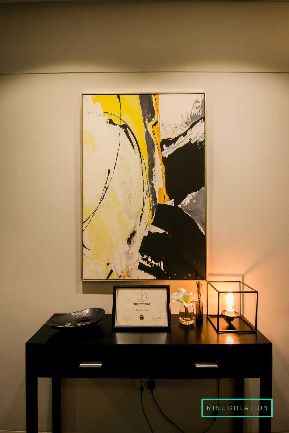 Modern Living Room with Feature Wall and Mirror