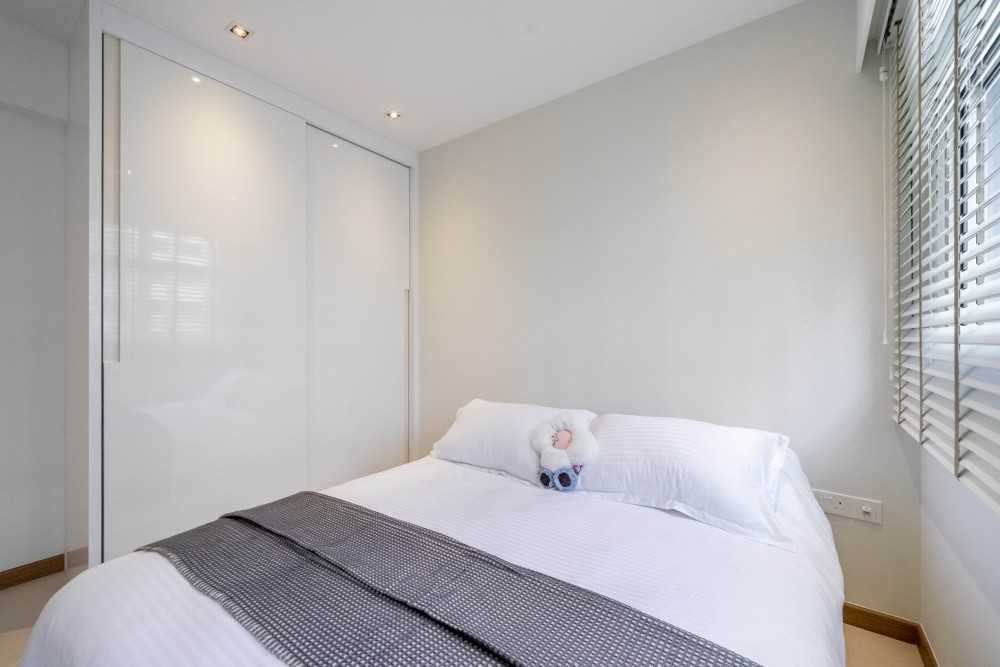 Minimalist Bedroom with Vinyl Flooring and Wardrobe
