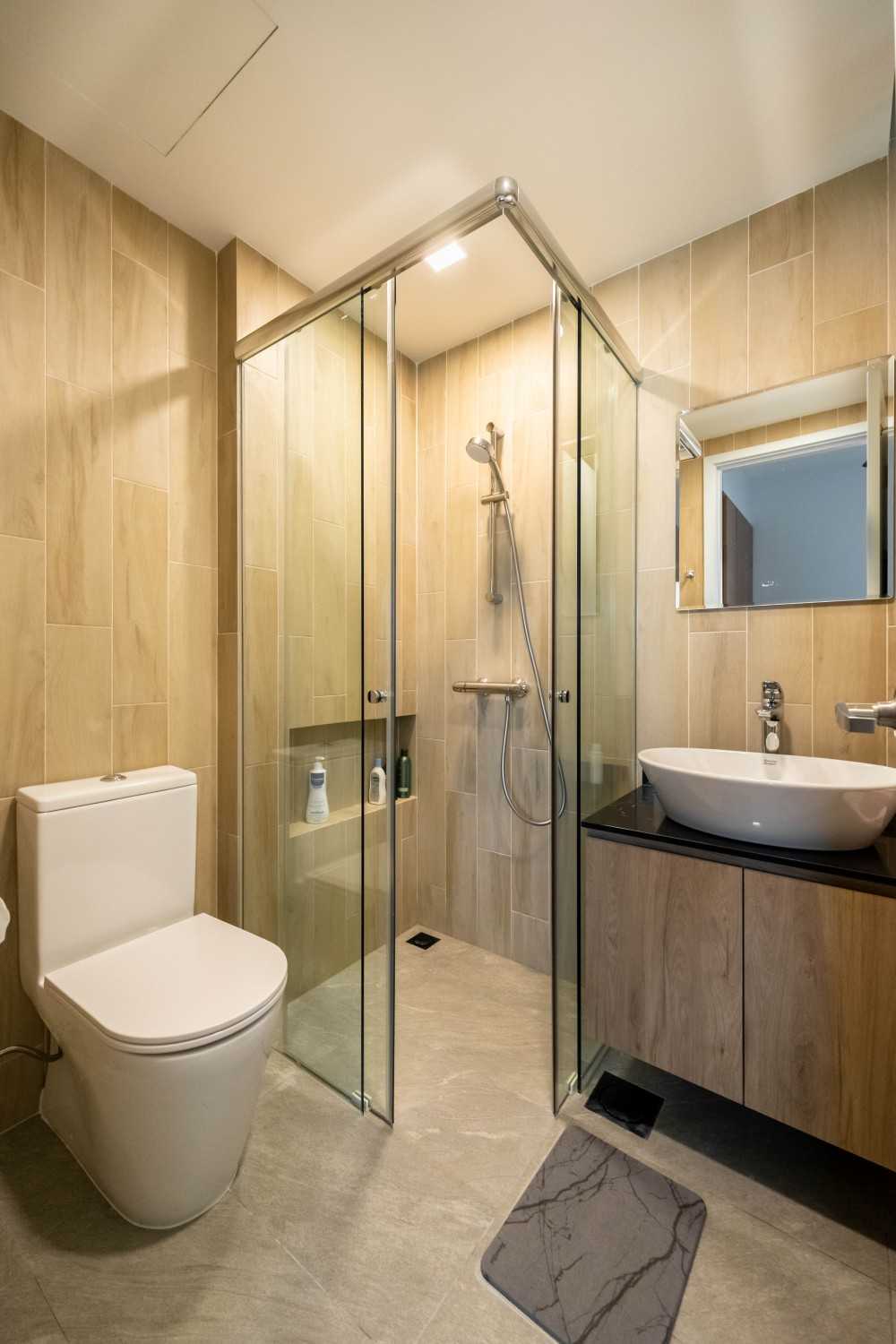 Contemporary Bathroom with Shower Screen and Bathroom Storage