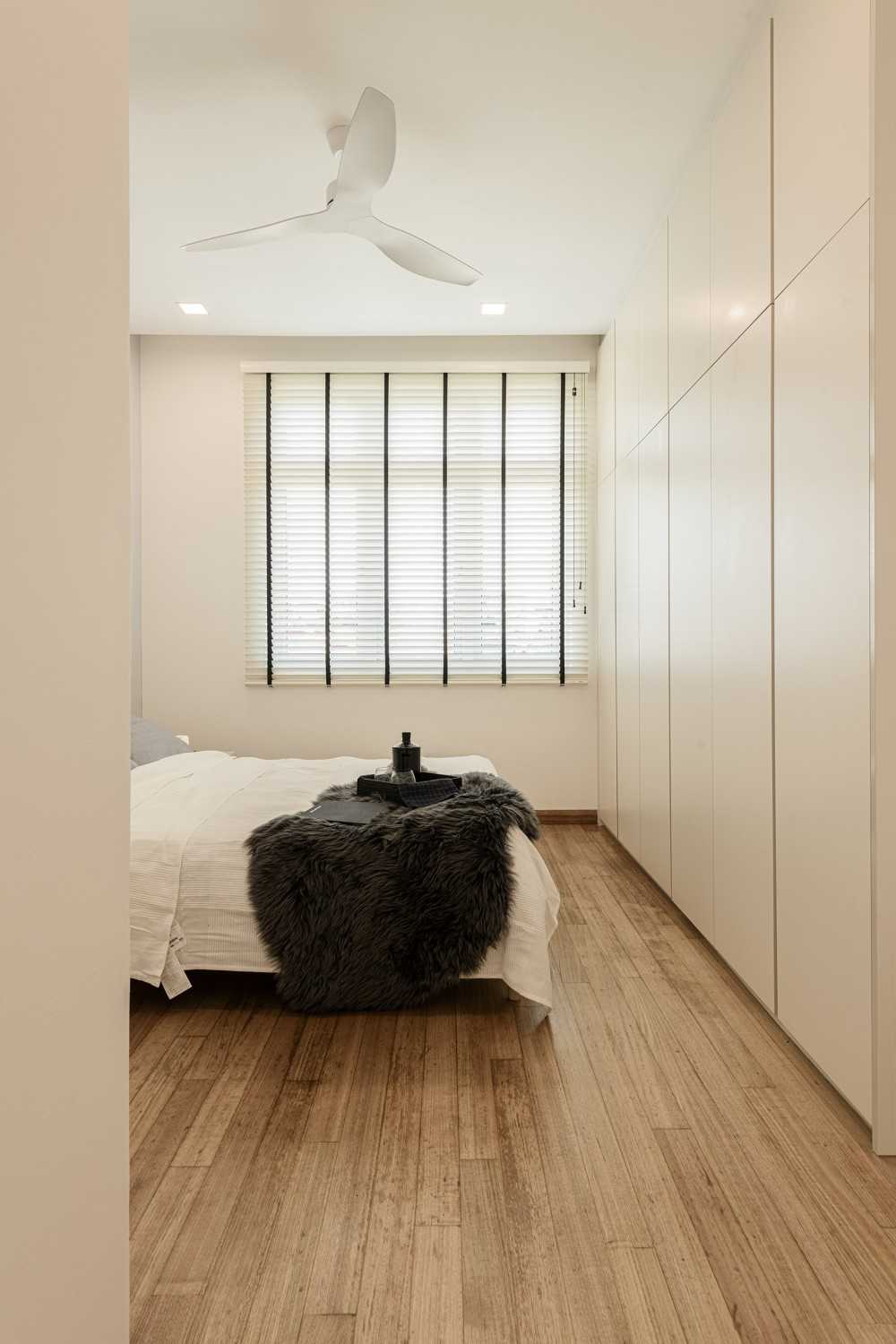 Minimalist Bedroom with Parquet Floor and Granite Floor