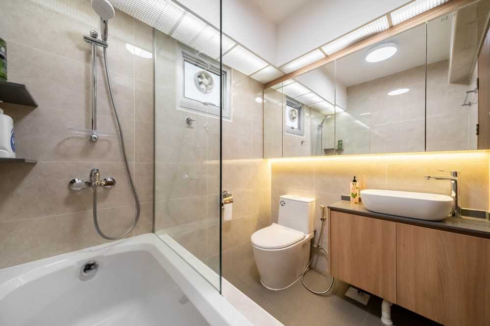 Scandinavian Bathroom with Homogeneous Tiles and Herringbone Tiling