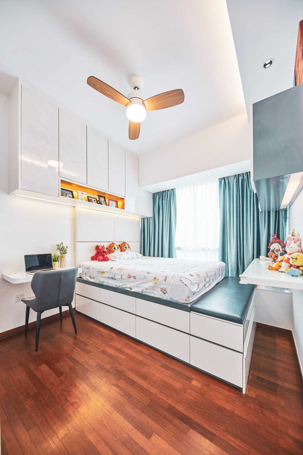 Modern Bedroom with Built-in Bed and Storage Cabinets