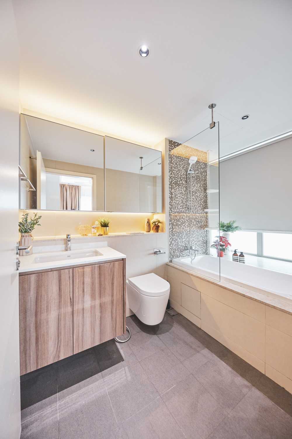 Modern Bathroom with Mirror and Bathroom Storage