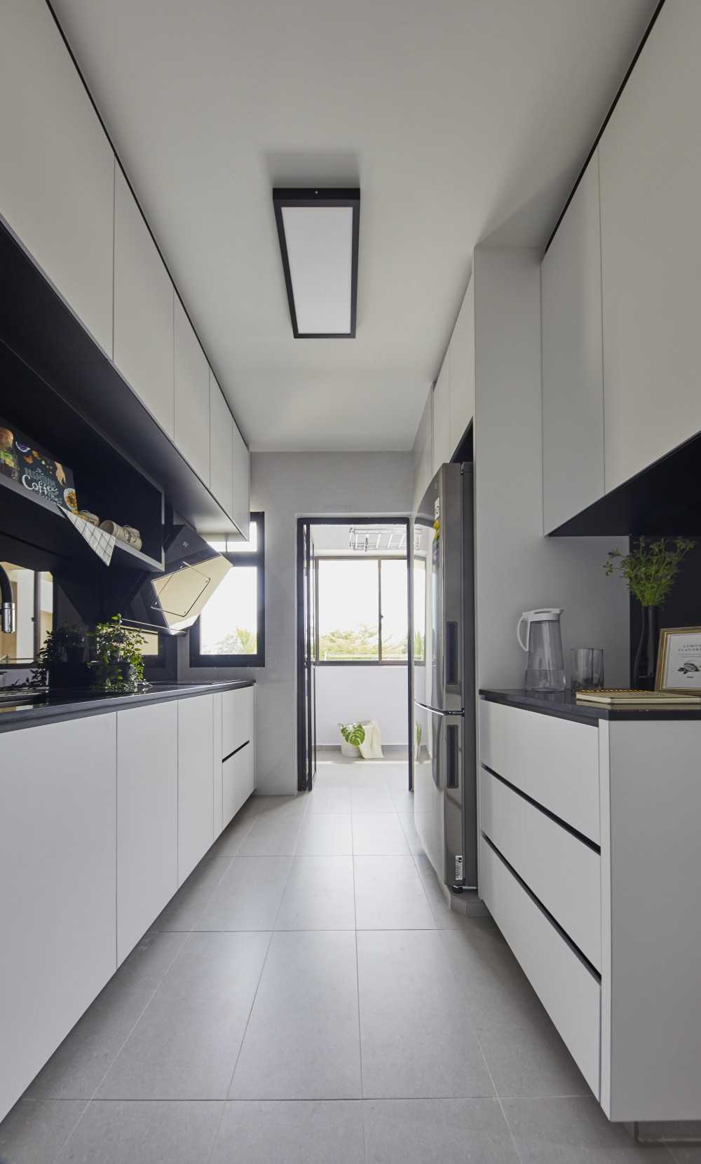 Contemporary Kitchen with Homogeneous Tiles and Kitchen Tap