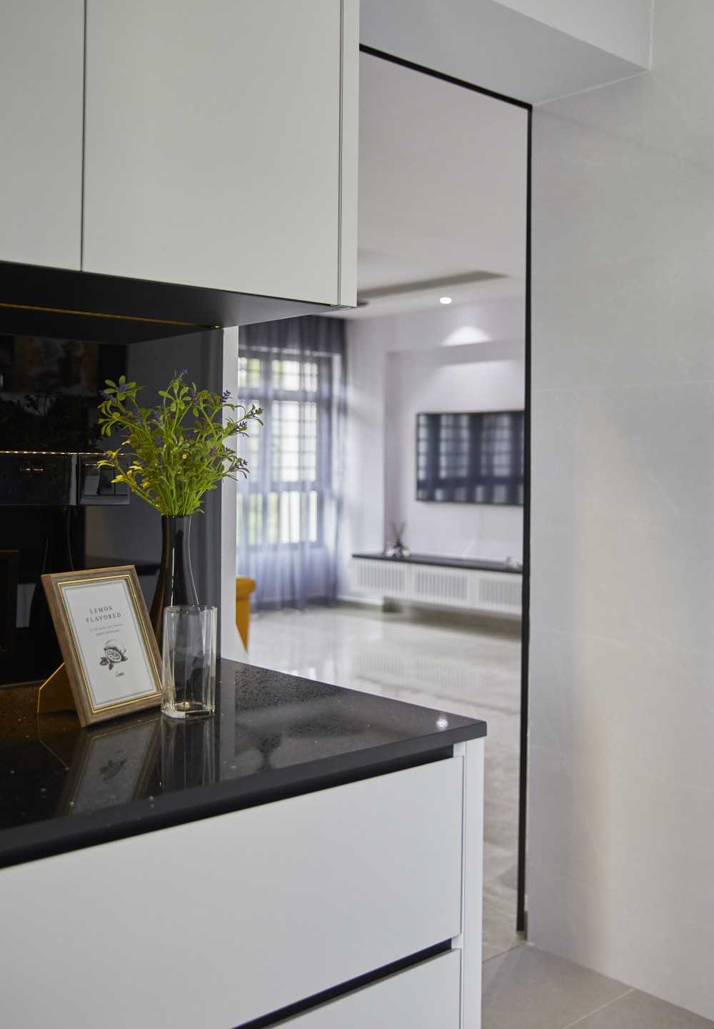 Contemporary Kitchen with Countertop and Homogeneous Tiles