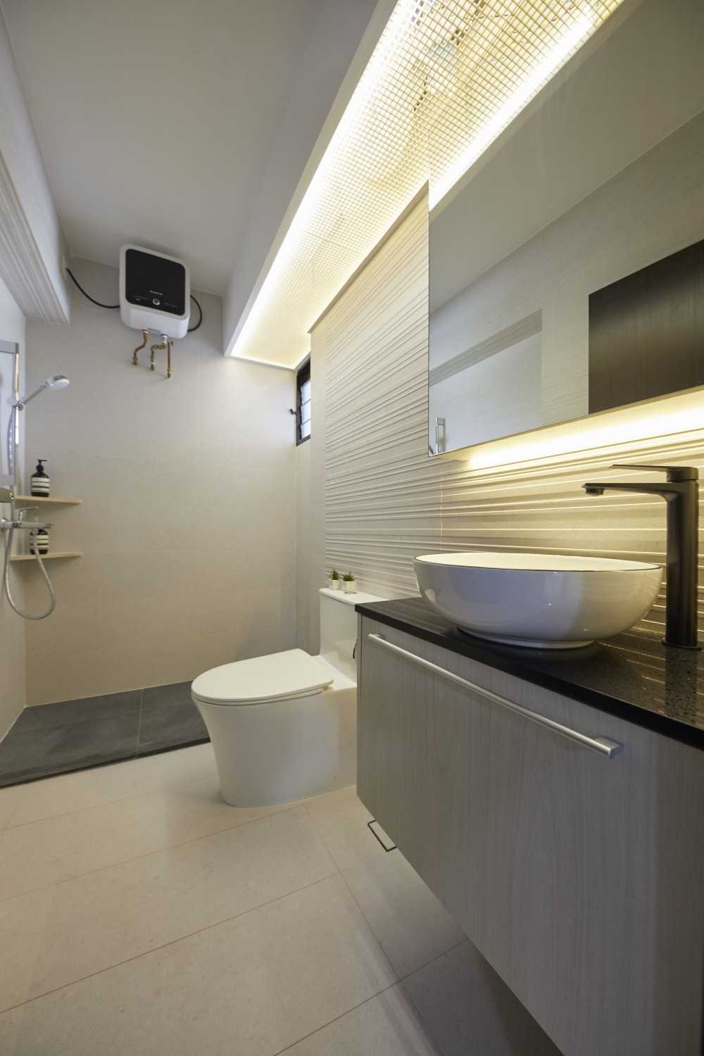 Contemporary Bathroom with Countertop and Bathroom Storage