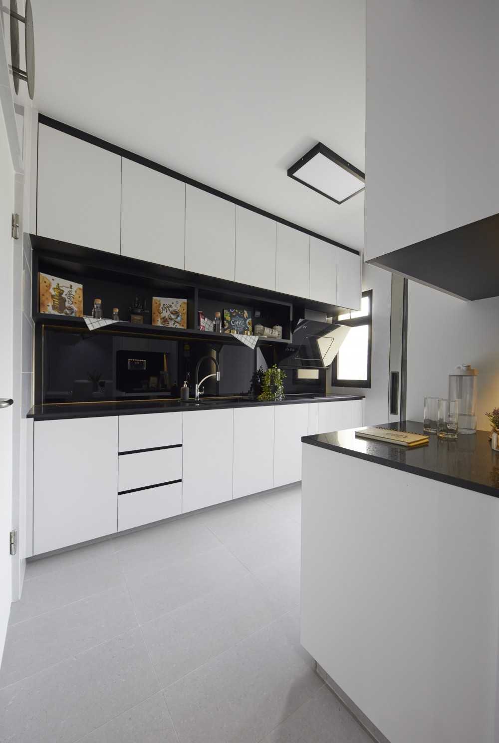 Contemporary Kitchen with Countertop and Homogeneous Tiles
