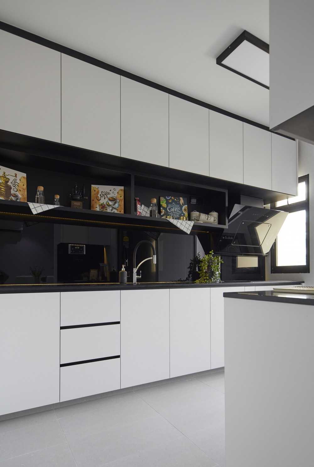 Contemporary Kitchen with Countertop and Homogeneous Tiles