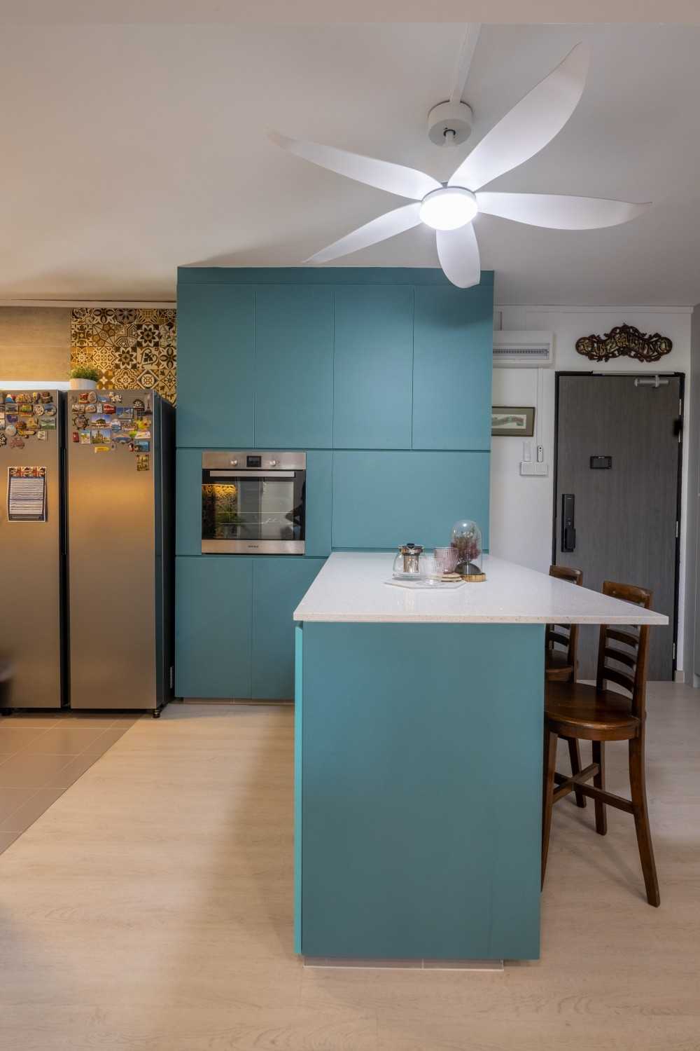 Scandinavian Kitchen with Kitchen Island and Open Kitchen