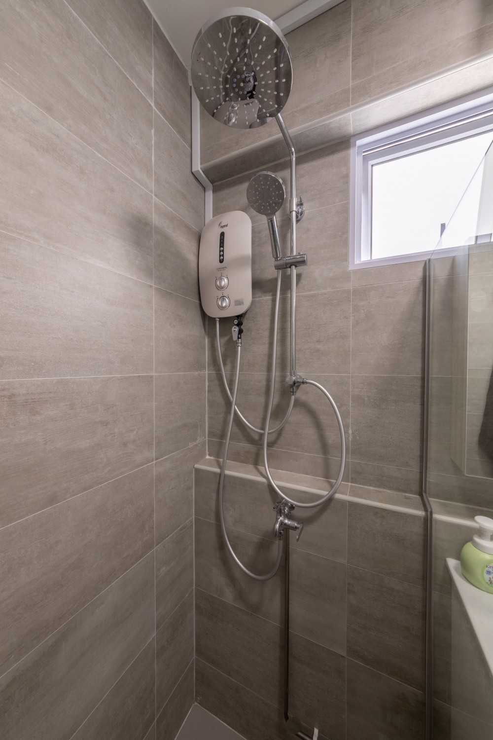 Scandinavian Bathroom with Homogeneous Tiles and Rainshower