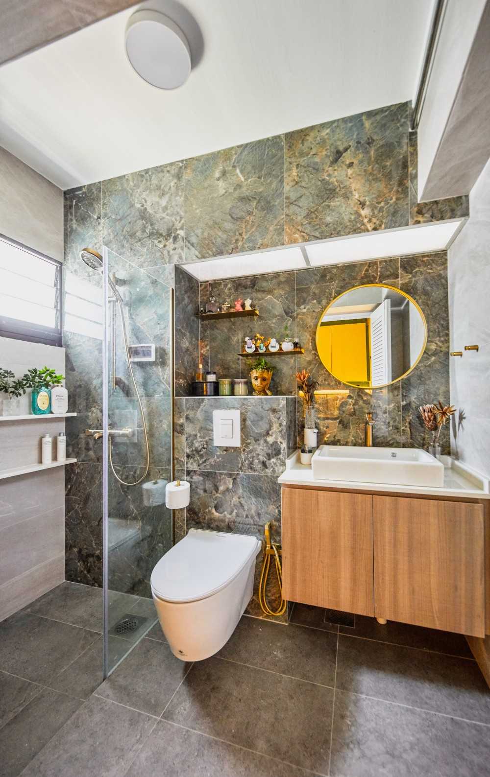 Eclectic Bathroom with Homogeneous Tiles and Wash Basins