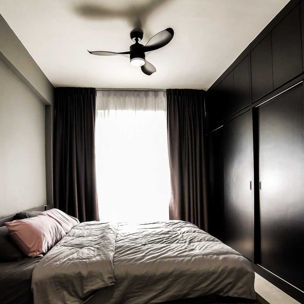 Modern Bedroom with Vinyl Flooring and Wardrobe