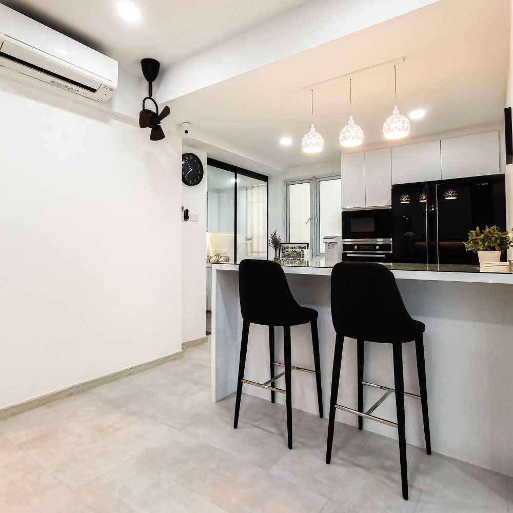 Modern Dining Room with Propeller Fan and Ceiling Fan