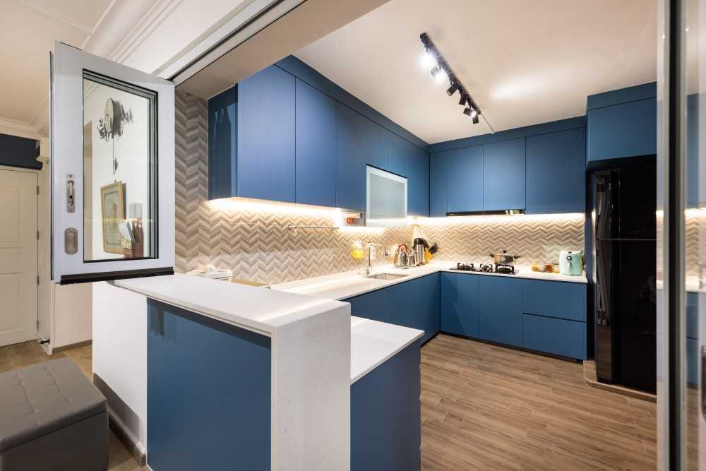 Transitional Kitchen with Countertop and Vinyl Flooring