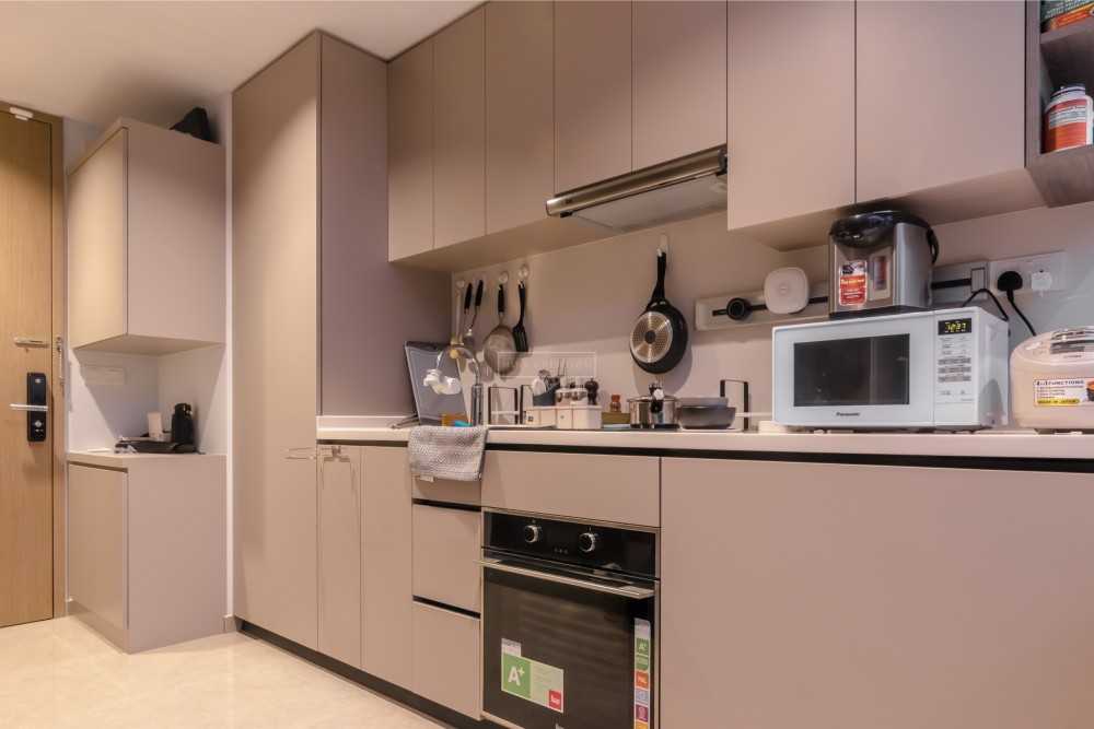 Modern Kitchen with Countertop and Kitchen Backsplash