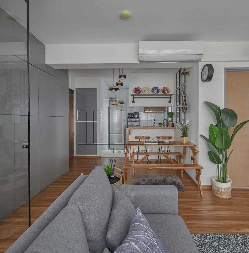 Contemporary Dining Room with Dining Table and Seating Bench