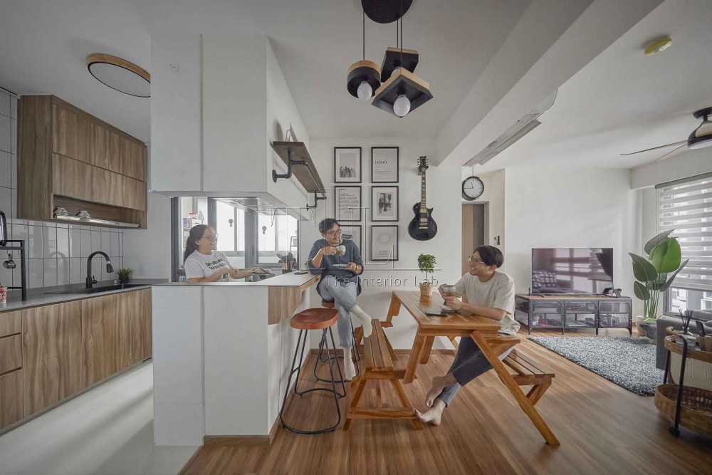 Contemporary Kitchen with Wood Flooring and Kitchen Island