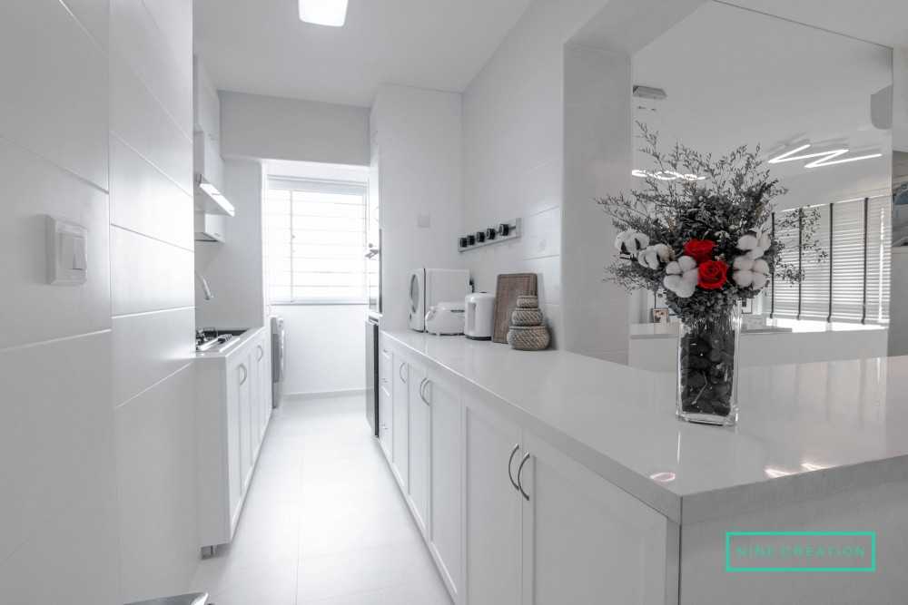 Contemporary Kitchen with Countertop and Kitchen Island