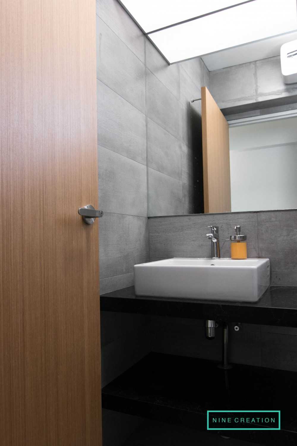 Contemporary Bathroom with Vanity Counter and Shower Screen