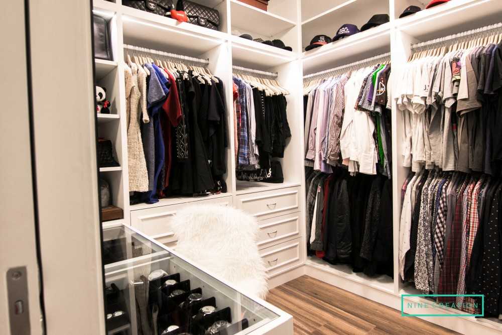Contemporary Walk-in Wardrobe with Mirror and Wardrobe