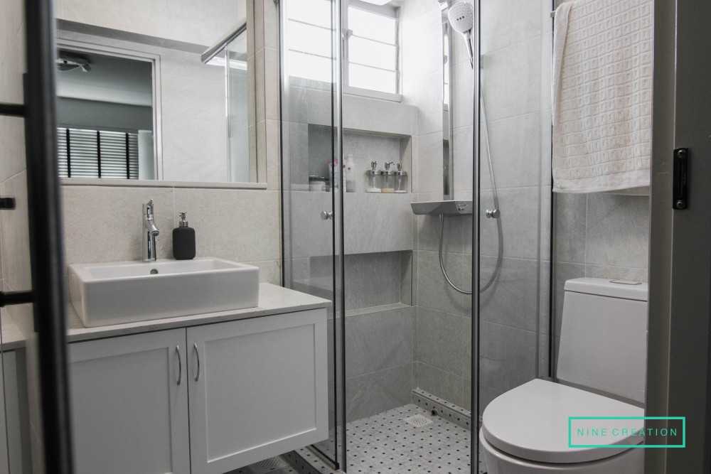 Contemporary Bathroom with Vanity Counter and Shower Screen