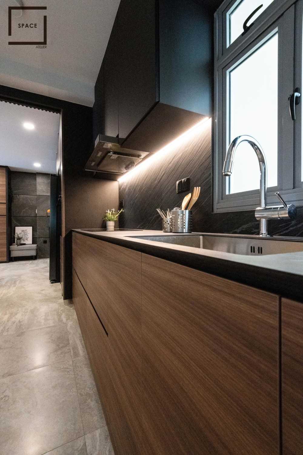 Contemporary Kitchen with Cupboard and Kitchen Backsplash
