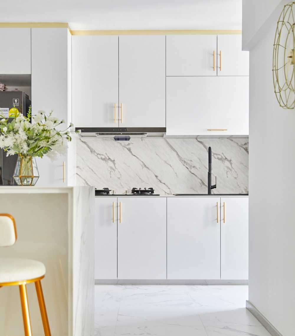 Contemporary Kitchen with Countertop and Kitchen Island