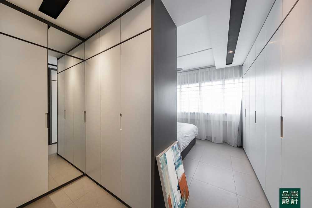 Modern Walk-in Wardrobe with Homogeneous Tiles and Mirror