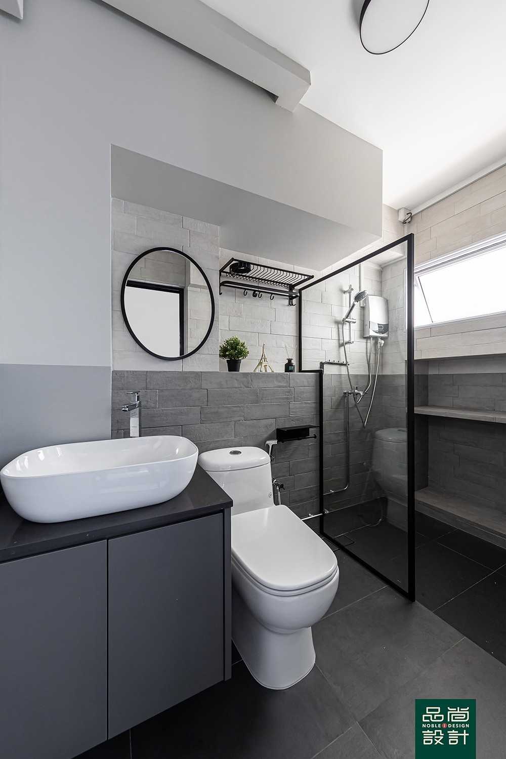 Modern Bathroom with Homogeneous Tiles and Vanity Counter