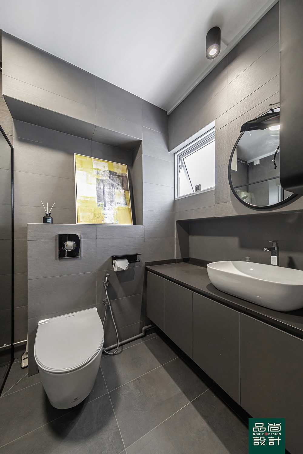 Modern Bathroom with Homogeneous Tiles and Mirror