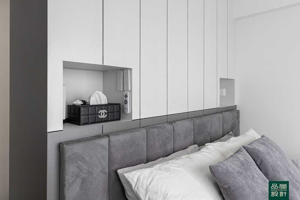 Modern Bedroom with Feature Wall and Wardrobe