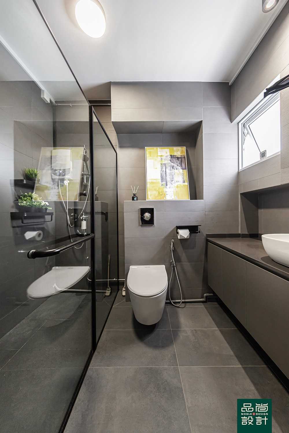 Modern Bathroom with Homogeneous Tiles and Vanity Counter