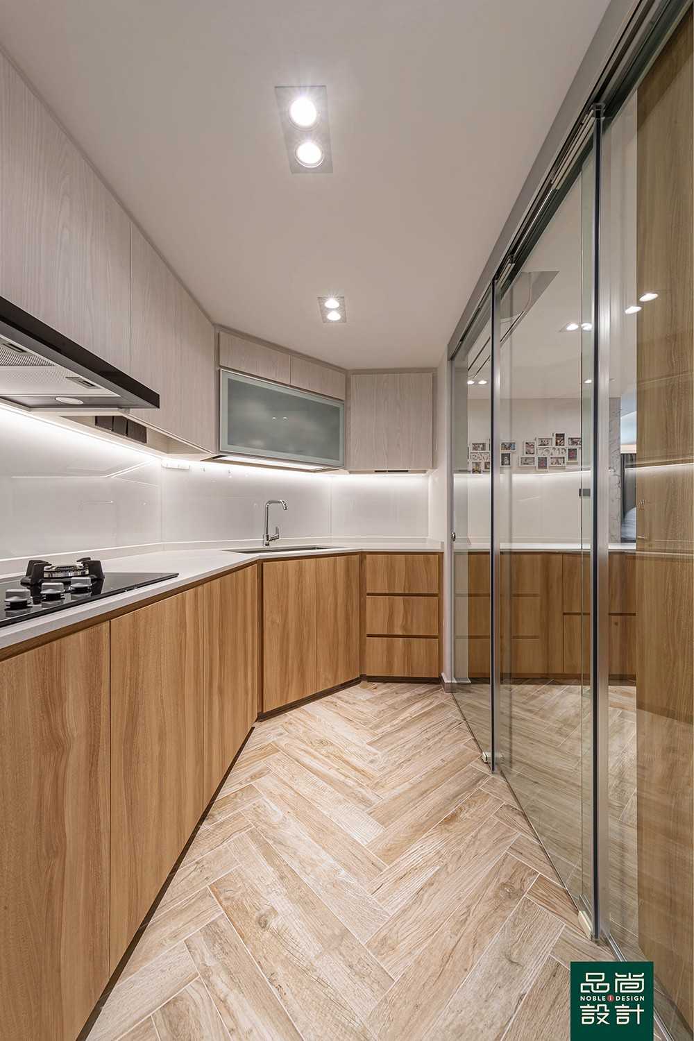 Scandinavian Kitchen with Countertop and Homogeneous Tiles