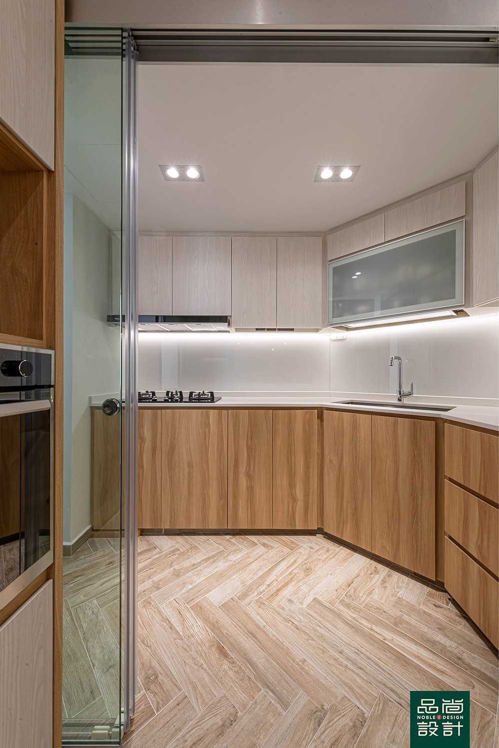 Scandinavian Kitchen with Countertop and Homogeneous Tiles