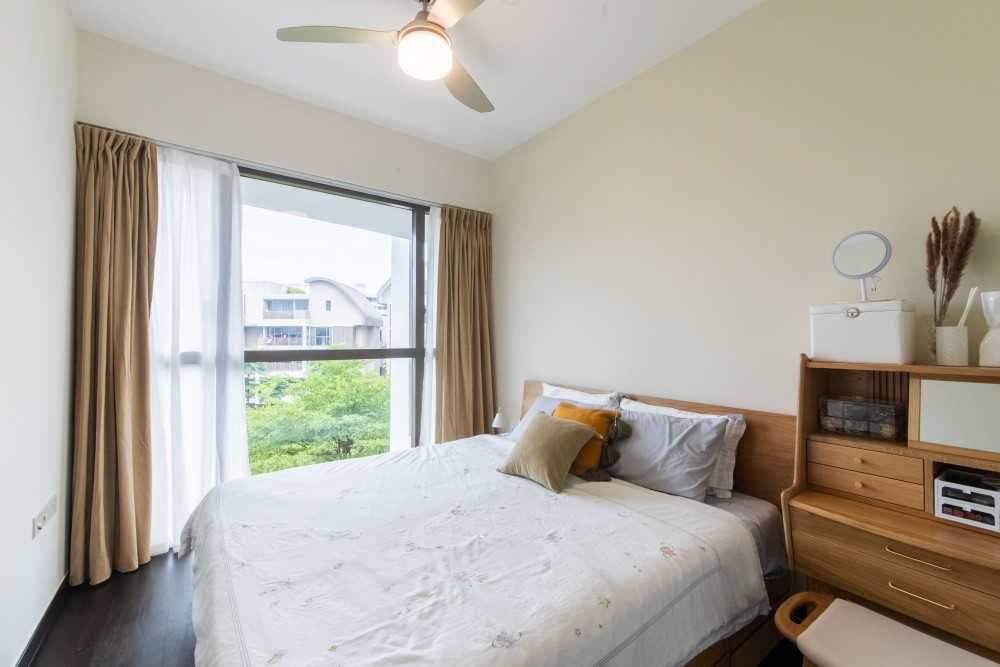 Scandinavian Bedroom with Vinyl Flooring and Ceiling Light