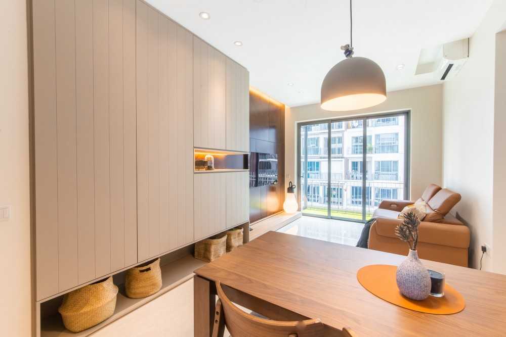 Contemporary Dining Room with Drop Light and Ceiling Light