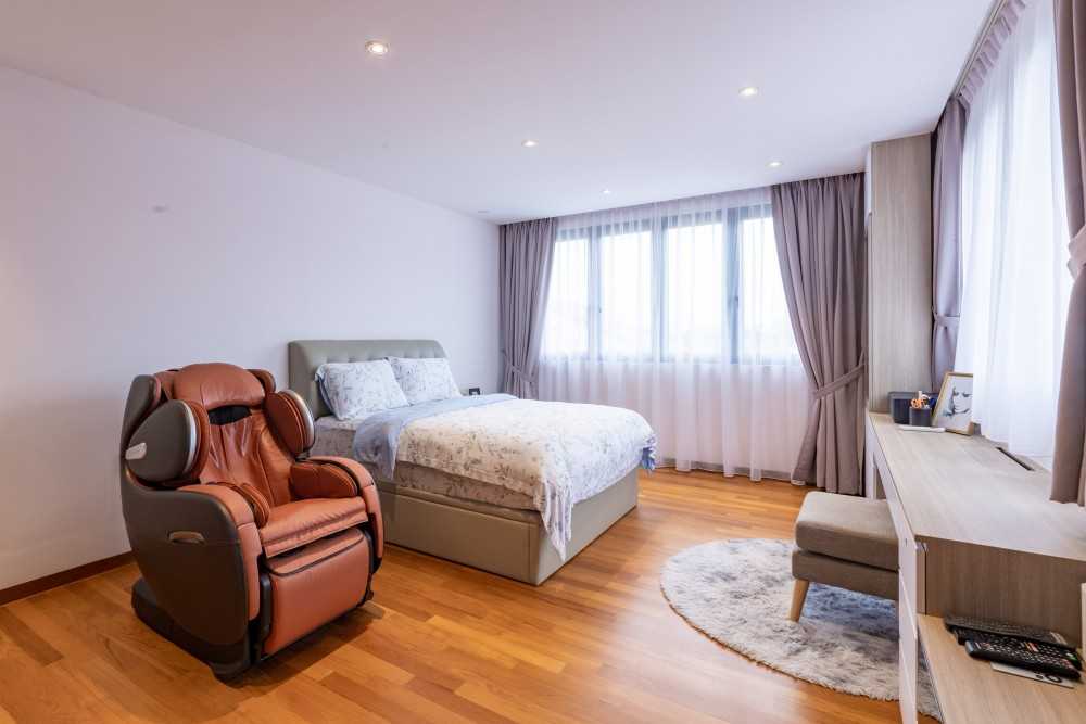 Modern Bedroom with Vinyl Flooring and Wood Flooring