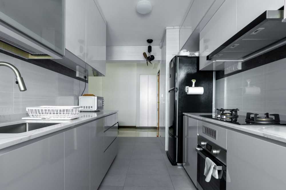 Modern Kitchen with Countertop and Open Kitchen