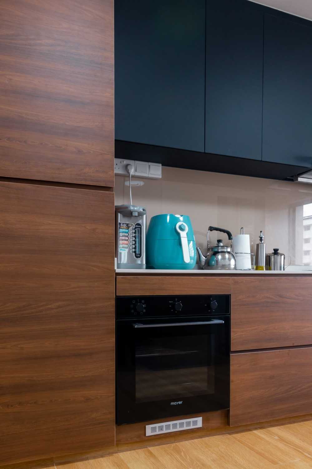 Modern Kitchen with Countertop and Wood Flooring