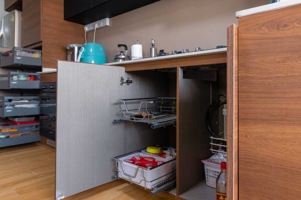 Modern Kitchen with Countertop and Wood Flooring